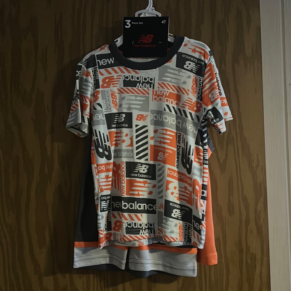 NEW BALANCE 3 PIECE SET: ORANGE/GRAY/WHITE: NWT: SIZE 4T